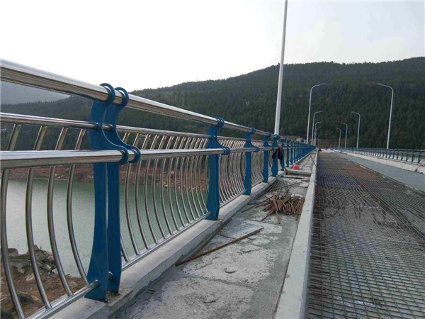 温州不锈钢桥梁护栏的特点及其在桥梁安全中的重要作用