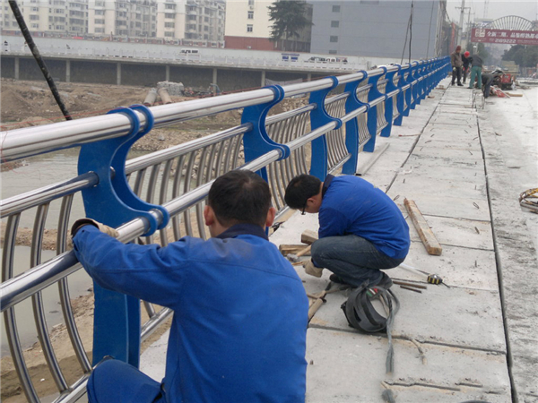 温州不锈钢河道护栏的特性及其在城市景观中的应用